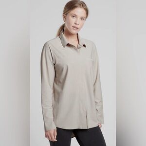 Athleta performance stretch taupe button front blouse.